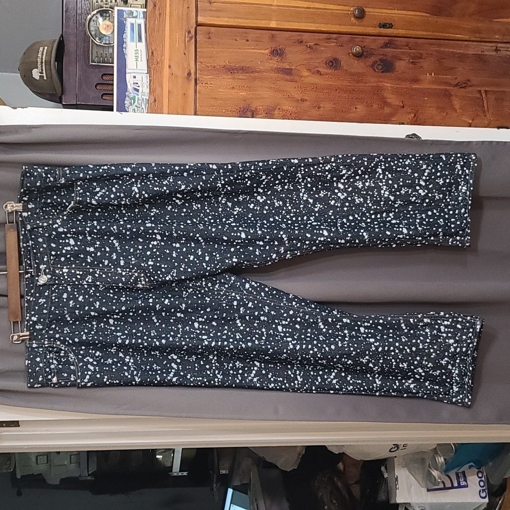 Sacred Crown Black Premium Mens Denim Jeans Blue W/White Splatters Sz 42x33 EUC